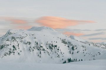 Paysage de neige enchanteur dans les Alpes sur Sophia Eerden