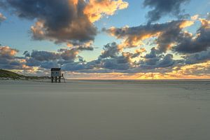 Strand von Terschelling mit Rettungsschwimmerhaus