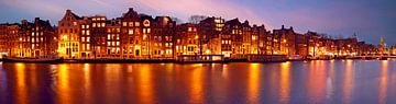 Panorama von Amsterdam am Fluss Amstel mit den Munttoren in den Niederlanden bei Sonnenuntergang von Eye on You