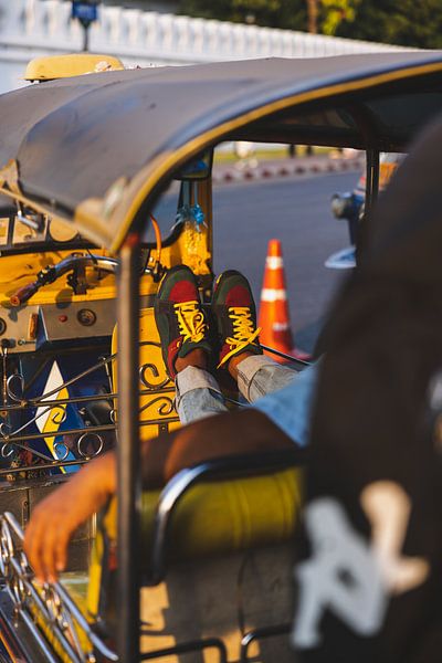 Tuktuk: Het Iconische Vervoersmiddel van Bangkok van Ken Tempelers