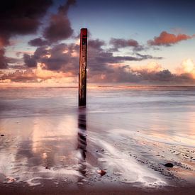 Holländischer Sonnenaufgang am Strand von Texel von Jos Reimering