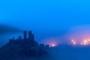 Corfe Castle im Nebel