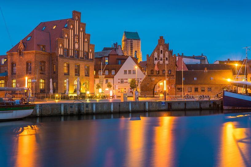 Blauw uur in Wismar van Martin Wasilewski