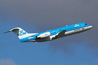 Un Fokker 70 de KLM Cityhopper décolle de Schiphol