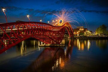 Dancing of the Lights in Amsterdam / Like a snake van Frank Laurens