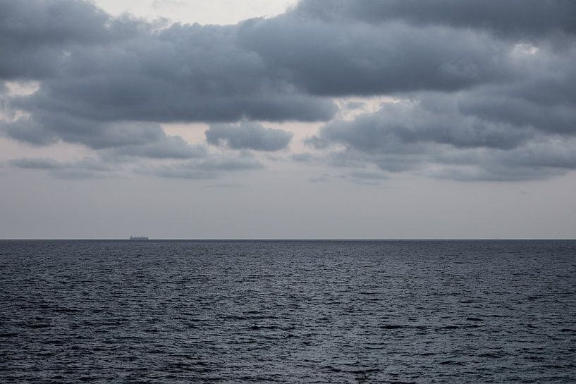 Vessel on the ocean by VIDEOMUNDUM