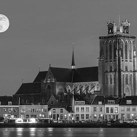 Skyline of Dordrecht at night by Ilya Korzelius