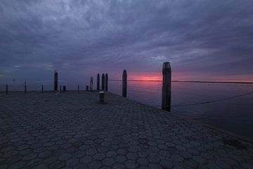 Ameland/Hafen Nes Sonnenuntergang von Rinnie Wijnstra