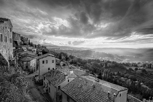 Zonnig Montepulciano in zwart-wit