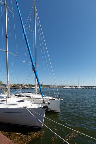 Yacht à voile dans le port de Bregge, Rügen