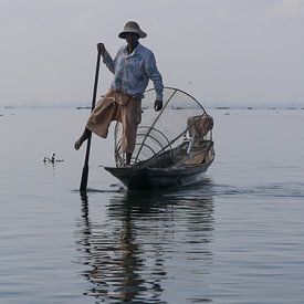 Pêcheur du lac Inle, Myanmar sur Tom Timmerman