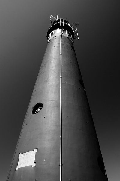 Vuurtoren Noordertoren Schiermonnikoog, in zwart wit van Patrick Verhoef