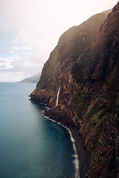 Véu da Noiva waterfall, Madeira by Dave Adriaanse