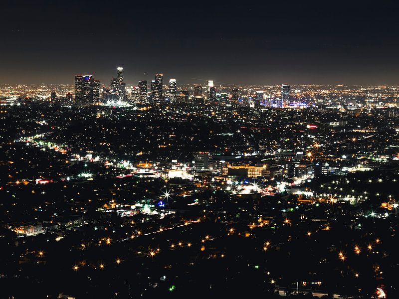 Vue de nuit du centre-ville de Los Angeles par Easycopters