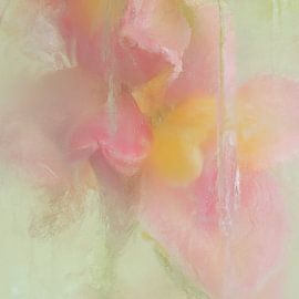 Blumen in Eiscreme, Pastellfarben rosa, gelb und grün von Carla Van Iersel