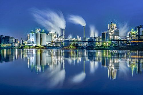 Découvrez comment le port de Krefeld devient, dans la nuit froide et claire, un témoignage incomparable de l'industrie moderne et de la beauté intemporelle.