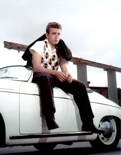 James Dean zittend op een Porsche Speedster van Bridgeman Images