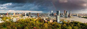 Panorama onweers bui boven Rotterdam van Anton de Zeeuw