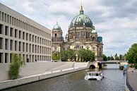 Spree in Berlijn met Humboldt Forum en de Dom van Berlijn van Heiko Kueverling thumbnail