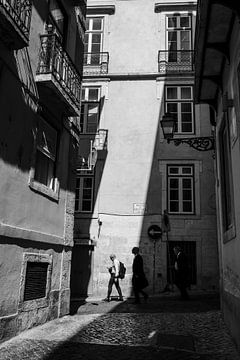 Lisbon narrow streets van Goitzen van der Veen