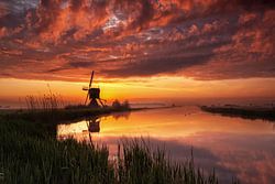 Rode zonsopkomst bij de Broekmolen