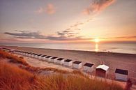 Strandhuisjes Texel bij zonsondergang van John Leeninga thumbnail