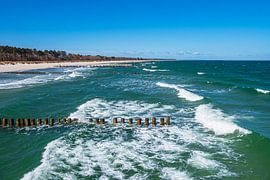Wellen an der Ostseeküste in Zingst auf dem Fischland-Darß von Rico Ködder