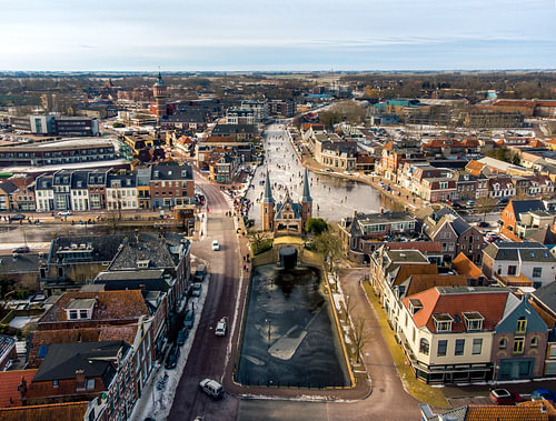 Winter in Sneek – Schlittschuhläufer auf dem Stadtkanal
