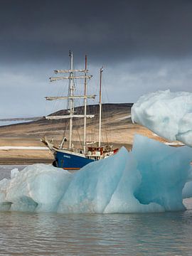 Tall Ship Barquentine Antigua by Menno Schaefer