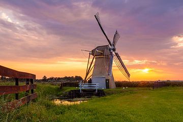 Sonnenaufgang Windmill Hoop Doet Leven im Voorhout von Marcel van den Bos
