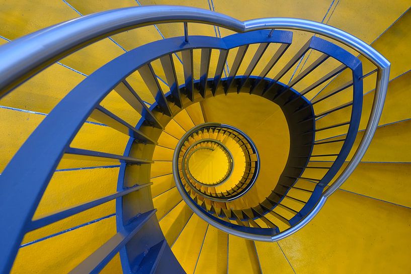 Escalier en colimaçon dans un parking par Truus Nijland