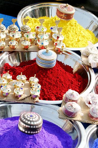 Tikka poeders en opbergdoosjes in India