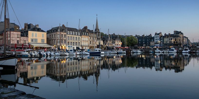 Heure bleue au port de Honfleur, France par Imladris Images