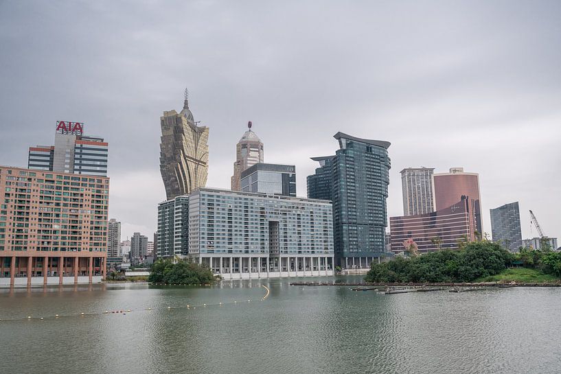 Gran Lisboa en Macau Skyline van Mickéle Godderis