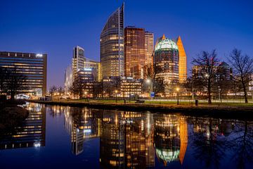 Die Skyline von Den Haag bei Nacht von TVS Photography