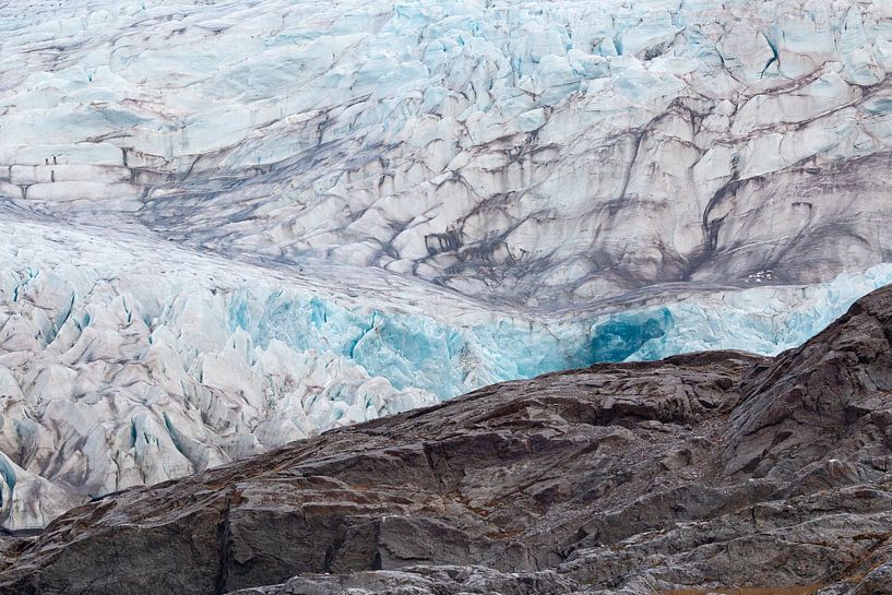 Gletsjer met blauw ijs in Spitsbergen, Svalbard van Michèle Huge
