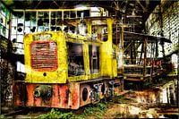 Locomotive à vapeur, collage en jaune, art libre.