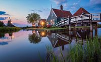 Blue hour Panorama from the cheese house  in Zaanse schans (The Netherlands) van Ardi Mulder thumbnail