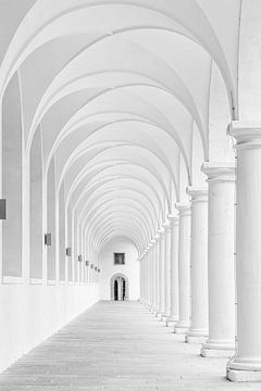 Arcade in black and white by Tilo Grellmann