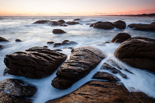 Het geluid van de zee bij Salmon Rocks - Australië