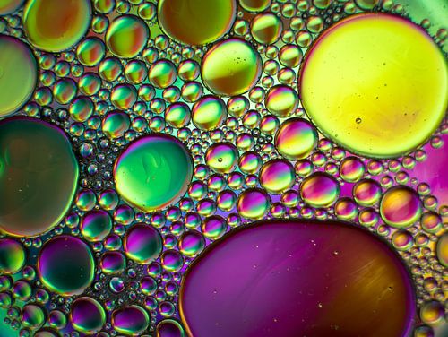 Abstracte Fotografie - Olie op Water in Roze, Groen, Geel