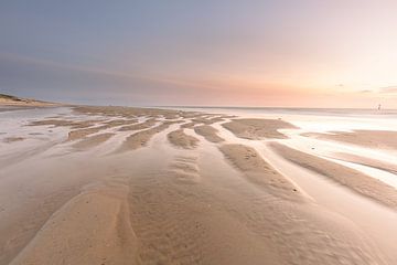 Strand en zee van Louise Poortvliet