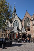 Oudekerksplein op een zonnige lentemiddag