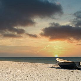 Boat on the beach by Menno Schaefer
