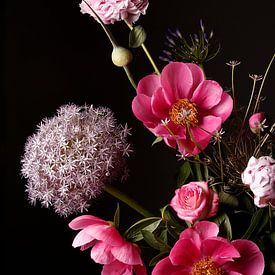 Bouquet de fleurs avec pivoines sur Astrid Wolffers