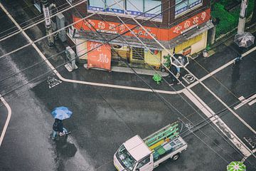 Regen in Tokio (Japan) van Marcel Kerdijk