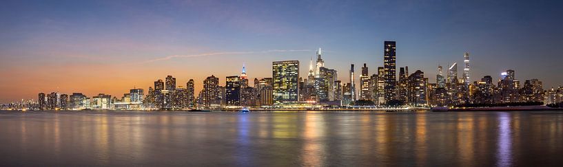 De skyline van Manhattan van Hans van der Grient