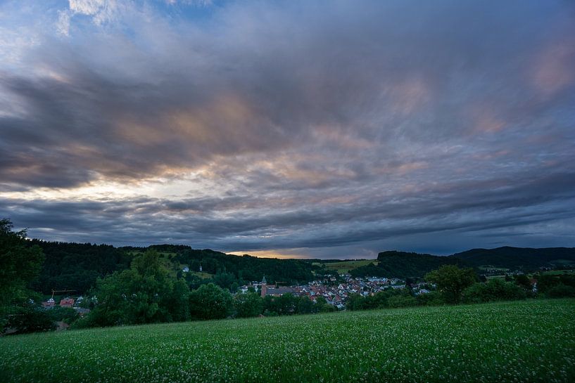 Allemagne - Village d'Elzach à l'aube dans la forêt noire par adventure-photos