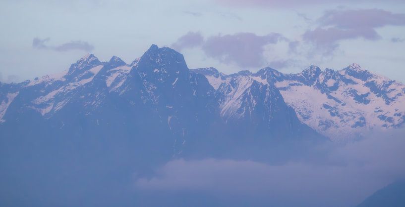 Piz Cengalo avec la lumière du soir, Italie par Nynke Altenburg