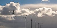 Windturbines met blauwe lucht en witte wolken in de achtergrond van Sjoerd van der Wal Fotografie thumbnail